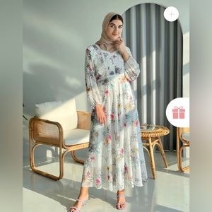 New chiffon maxi printed party dress size small. Full sleeves